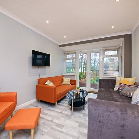 Beautiful Cozy Home With Free Parking Manchester Buitenkant foto