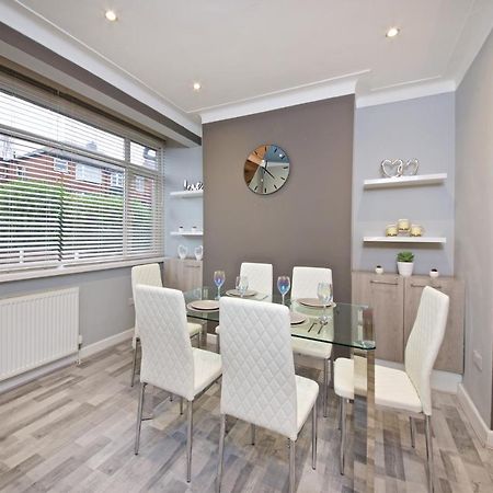 Beautiful Cozy Home With Free Parking Manchester Buitenkant foto