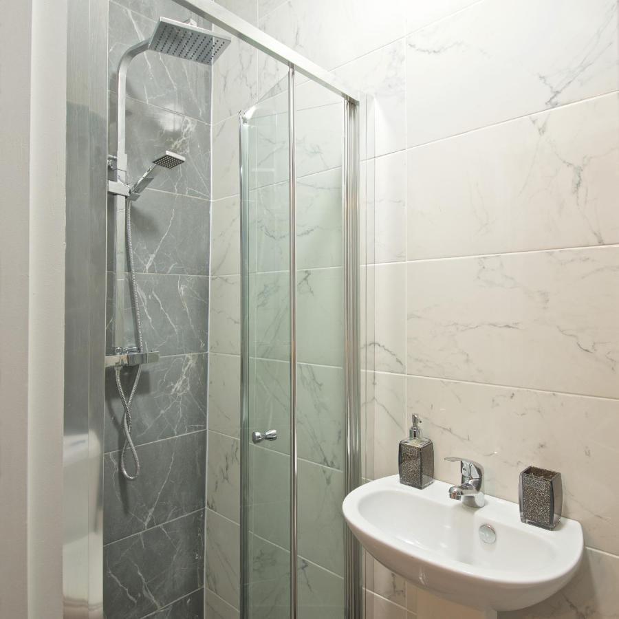 Beautiful Cozy Home With Free Parking Manchester Buitenkant foto