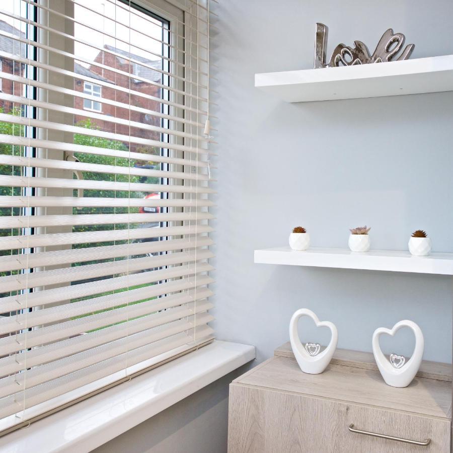Beautiful Cozy Home With Free Parking Manchester Buitenkant foto