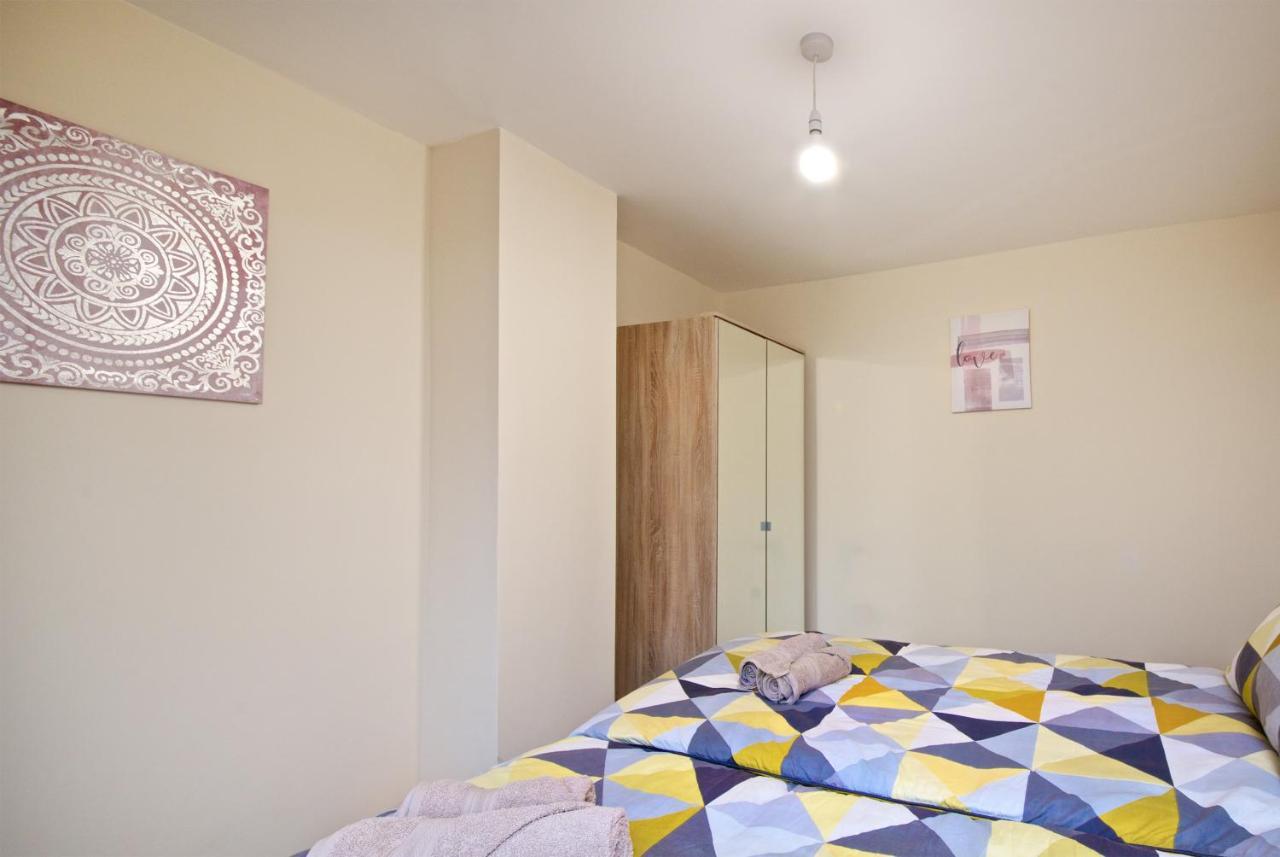 Beautiful Cozy Home With Free Parking Manchester Buitenkant foto